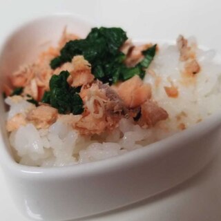 【離乳食後期】小松菜と鮭の混ぜご飯